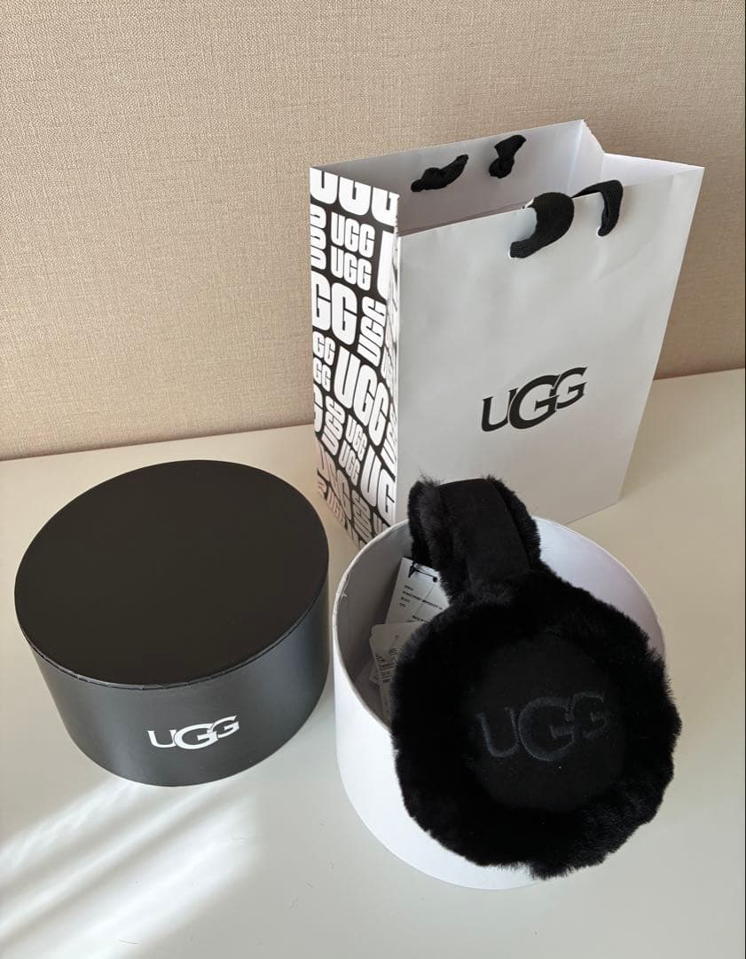 完売!ほぼ未使用!UGGシープスキンエンブロイダリーイヤーマフ黒ブラック