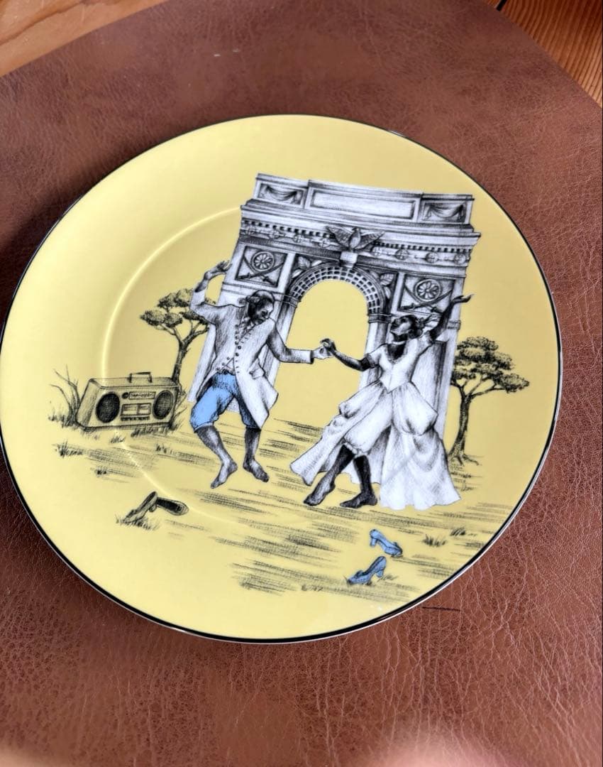 新品　ウエッジウッド ダンスと凱旋門のイエロープレート