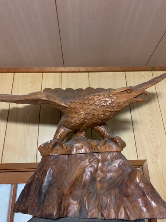 鷹　木彫り置物