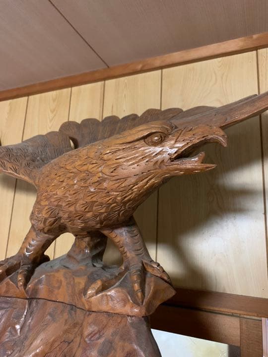 鷹　木彫り置物