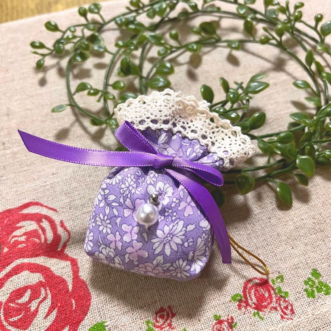 No.2302-23 ミニストラップサシェ（香り袋）春の小花柄＊パール ③