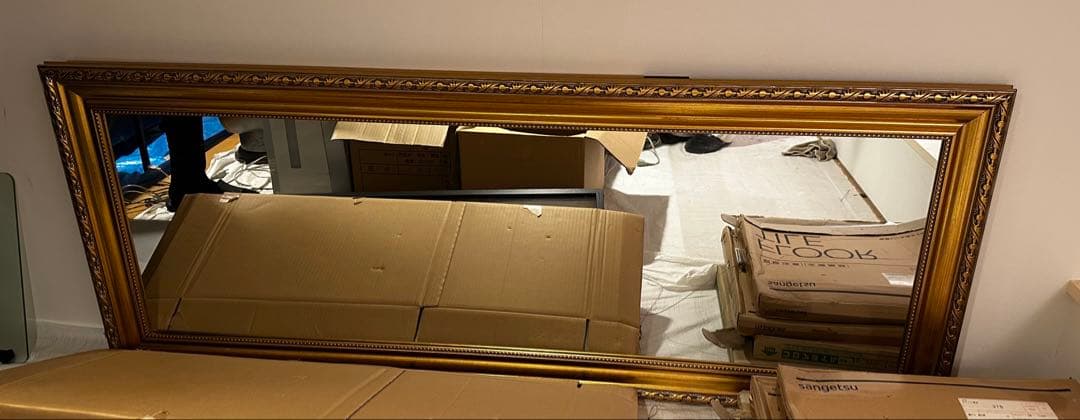 装飾的ゴールドフレームの姿見