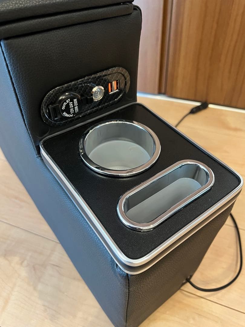 シエンタ　アームレストコンソールボックス　１７０系　ヴォクシーなどにも