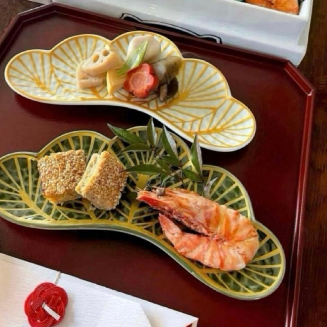 【新品】【大人気】有田焼幸楽窯　錦白金松葉形前菜皿　縁起物