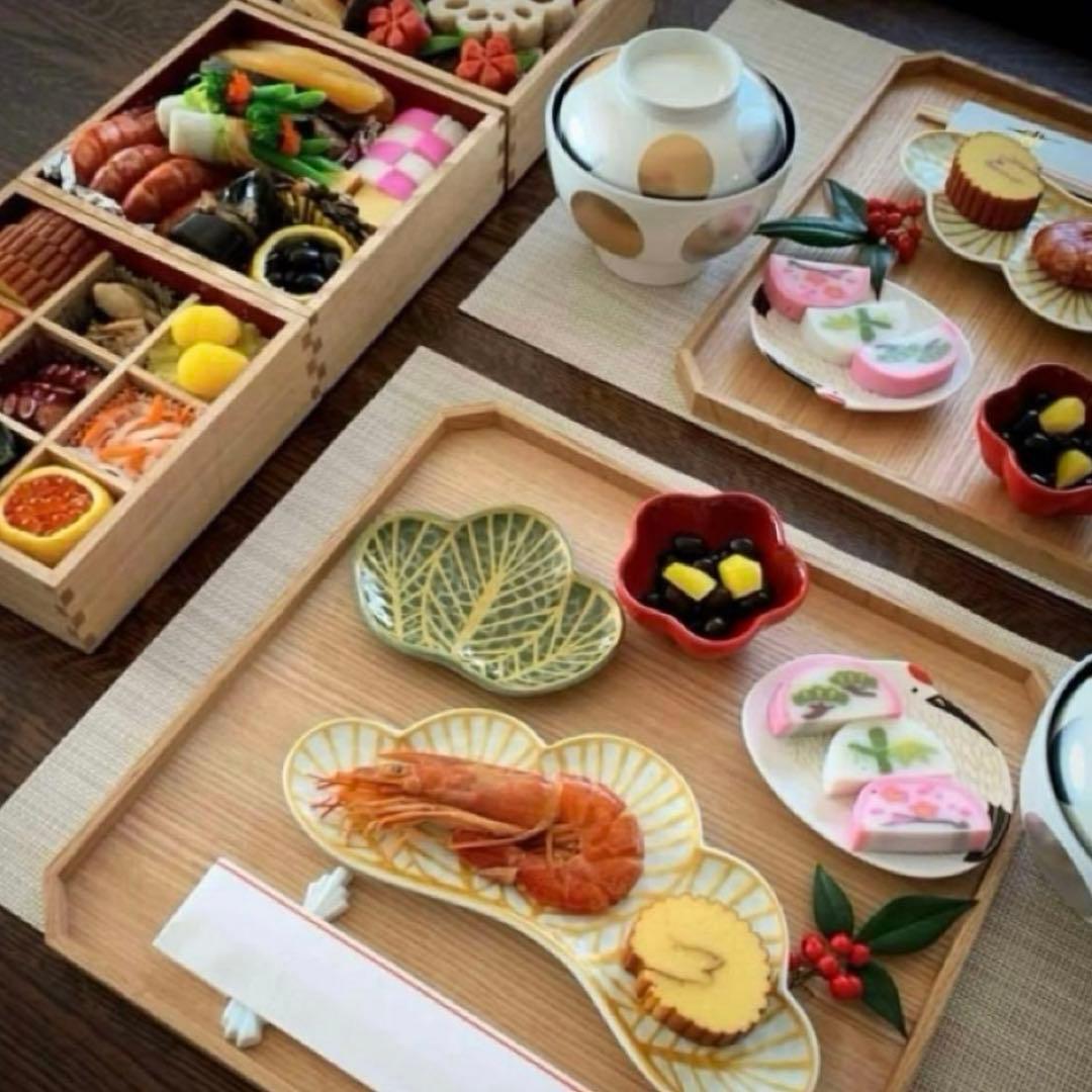 【新品】【大人気】有田焼幸楽窯　錦白金松葉形前菜皿　縁起物