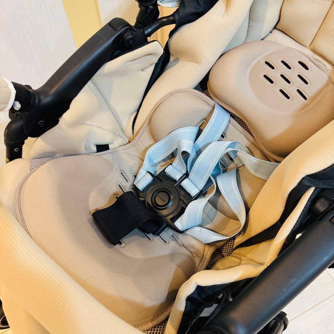 チィ コンビ　メチャカルハンディ　オート4キャス　ベビーカー ベージュ