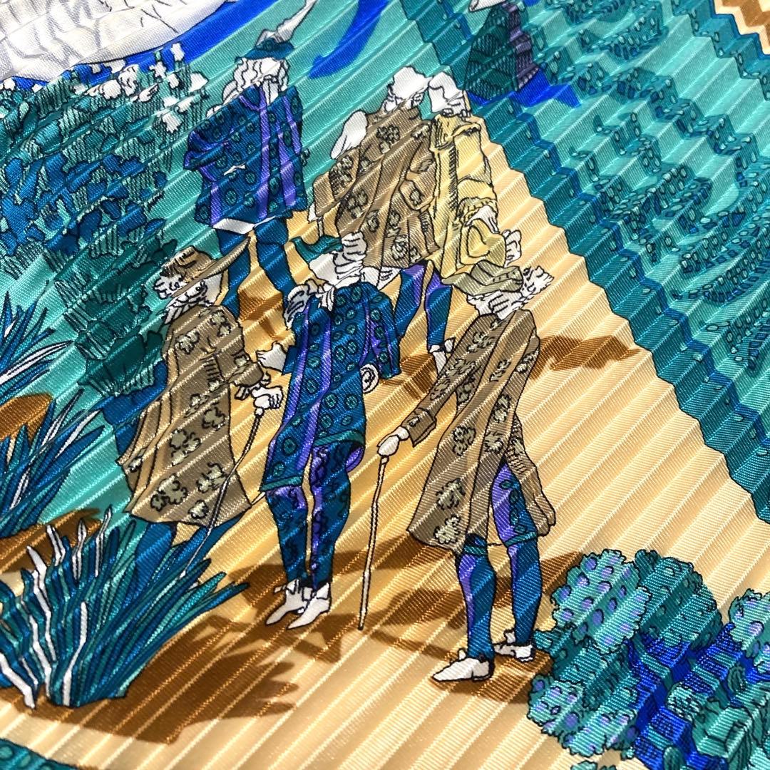 美品HERMES【王の楽園】カレプリセ プリーツカレ 絹　大判 総柄 スカーフ青