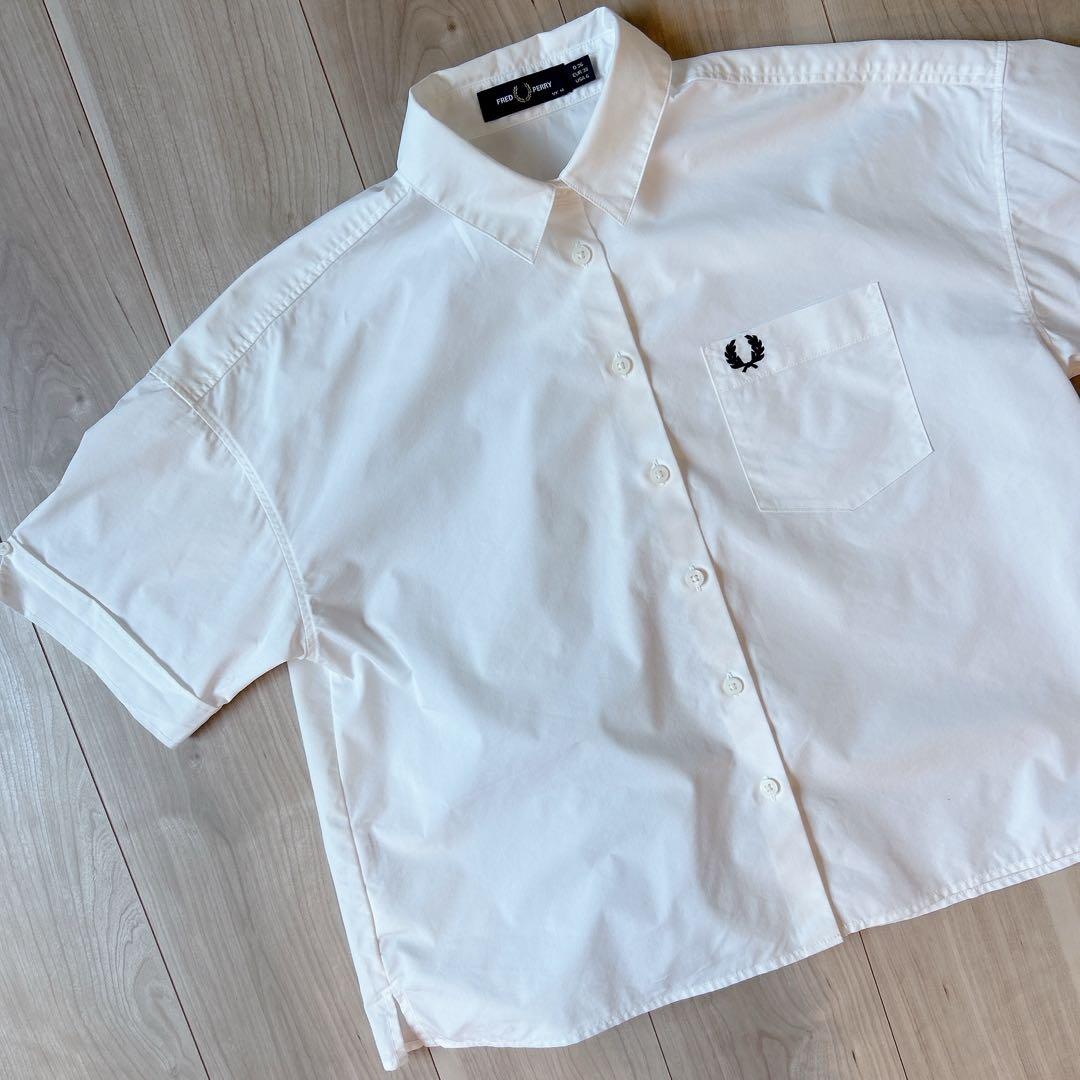 美品＊フレッドペリー FRED PERRY 半袖シャツ 白 ロゴ刺繍 UK10