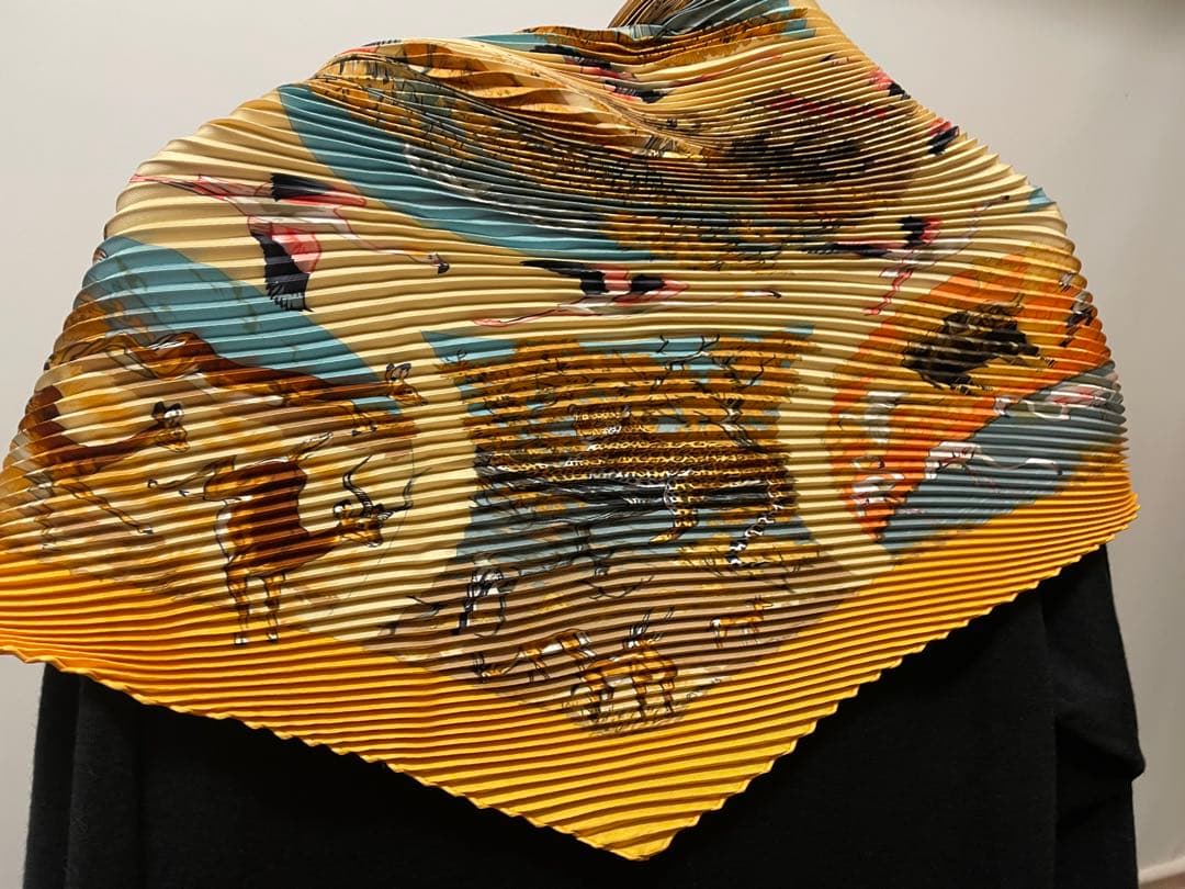 エルメス スカーフ プリーツ イエロー 中古 タンザニア マルチカラー