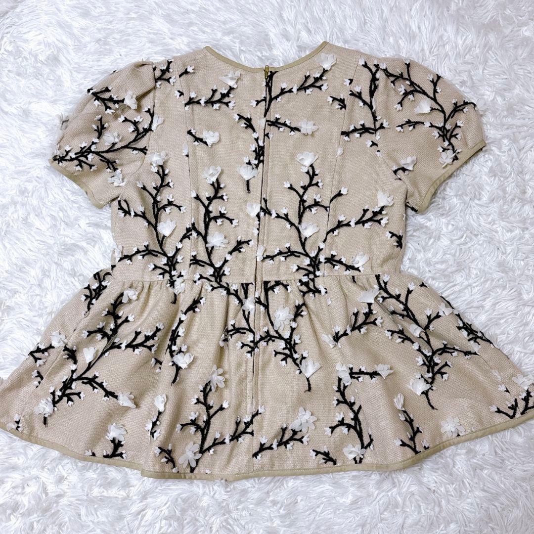 セブンテン ツイード刺繍トップス ベージュ 花 パイピング ペプラム ギャザー