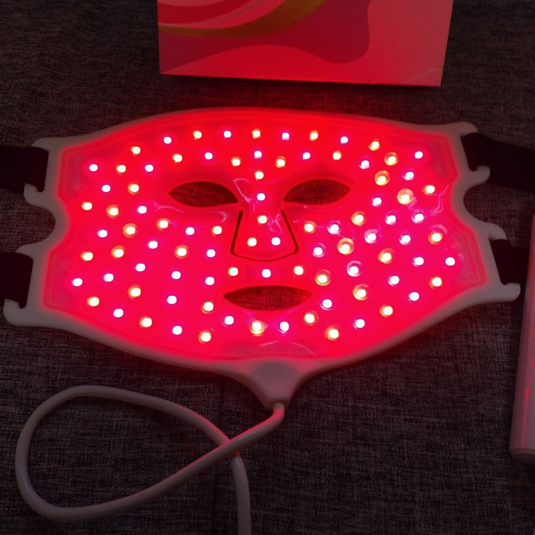 CURRENTBODY 4-IN-1 LED FACE MASK　カレントボディ