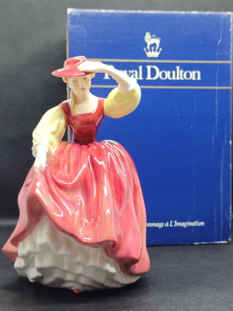 ロイヤルダルトン　陶器人形