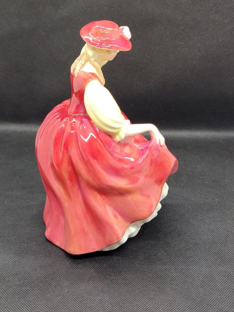 ロイヤルダルトン　陶器人形