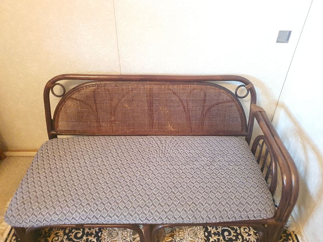 週末大幅値引き！アンティークラタン製 背もたれ付きソファー