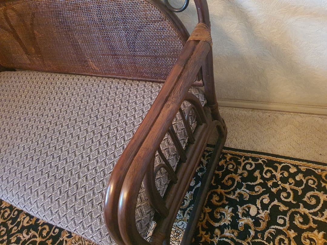 週末大幅値引き！アンティークラタン製 背もたれ付きソファー