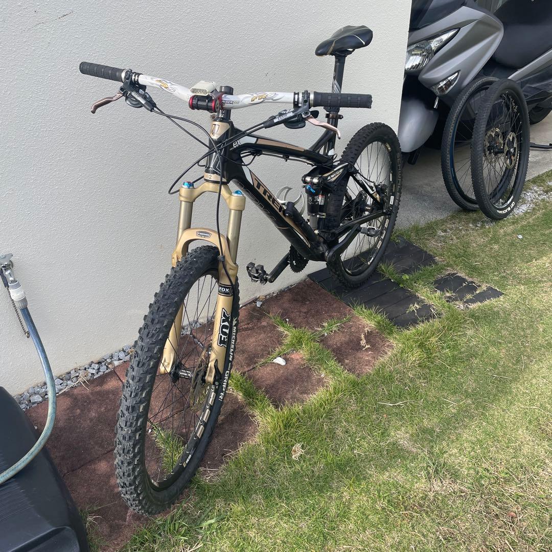 トレック フューエル EX 9.7 OCLVカーボン