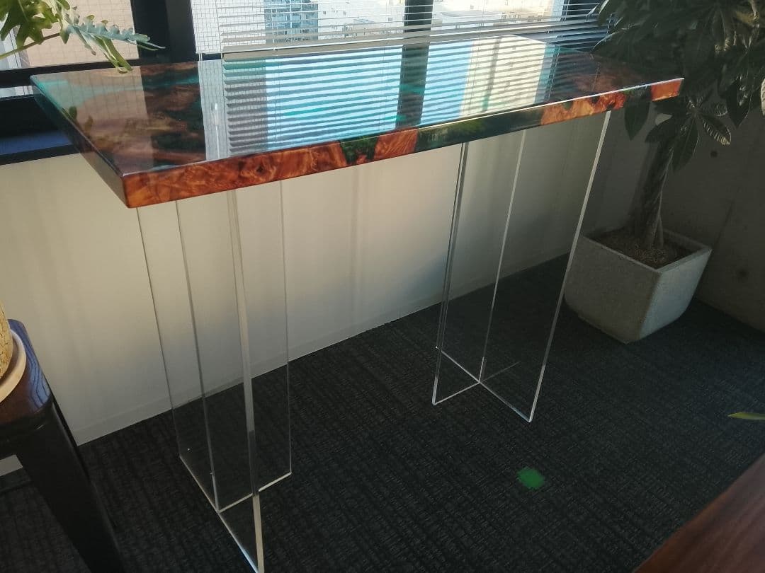 一点物のレジンテーブル一オリジナルデザイン樹脂アート