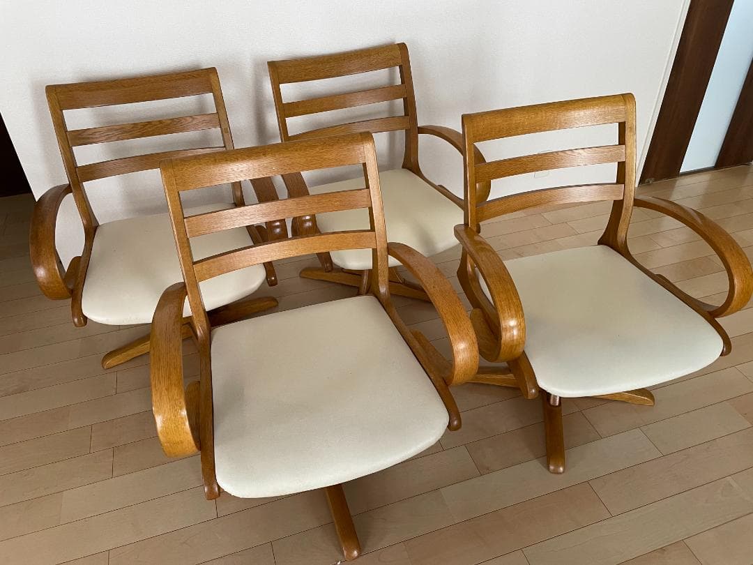 イバタ　ダイニングチェア 回転式　４脚セットまとめて