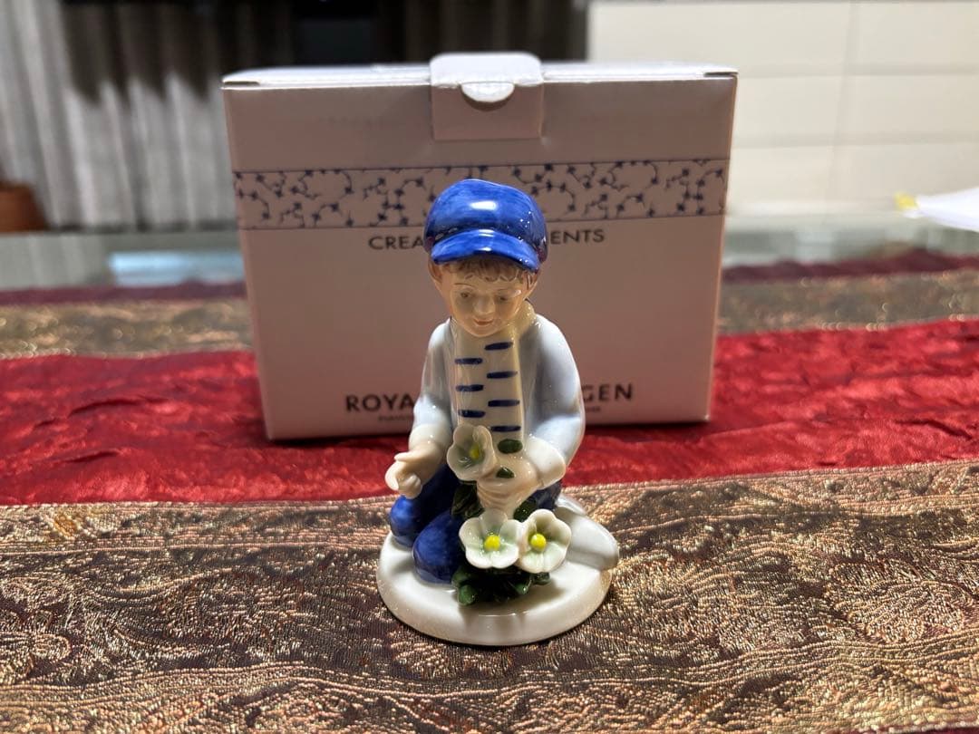 新品　  フィギュリン　2008年　オリバー