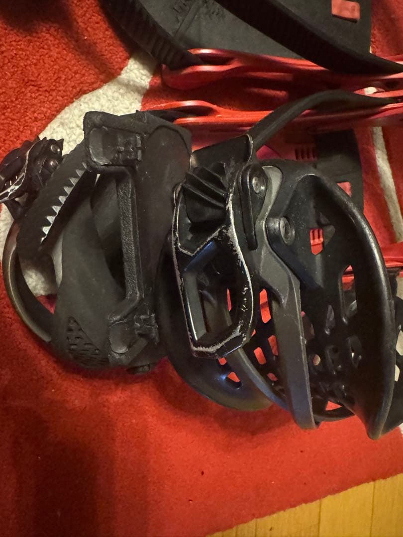 Burton GENESIS 17-18モデル　Mサイズ 黒/赤 ビンディング