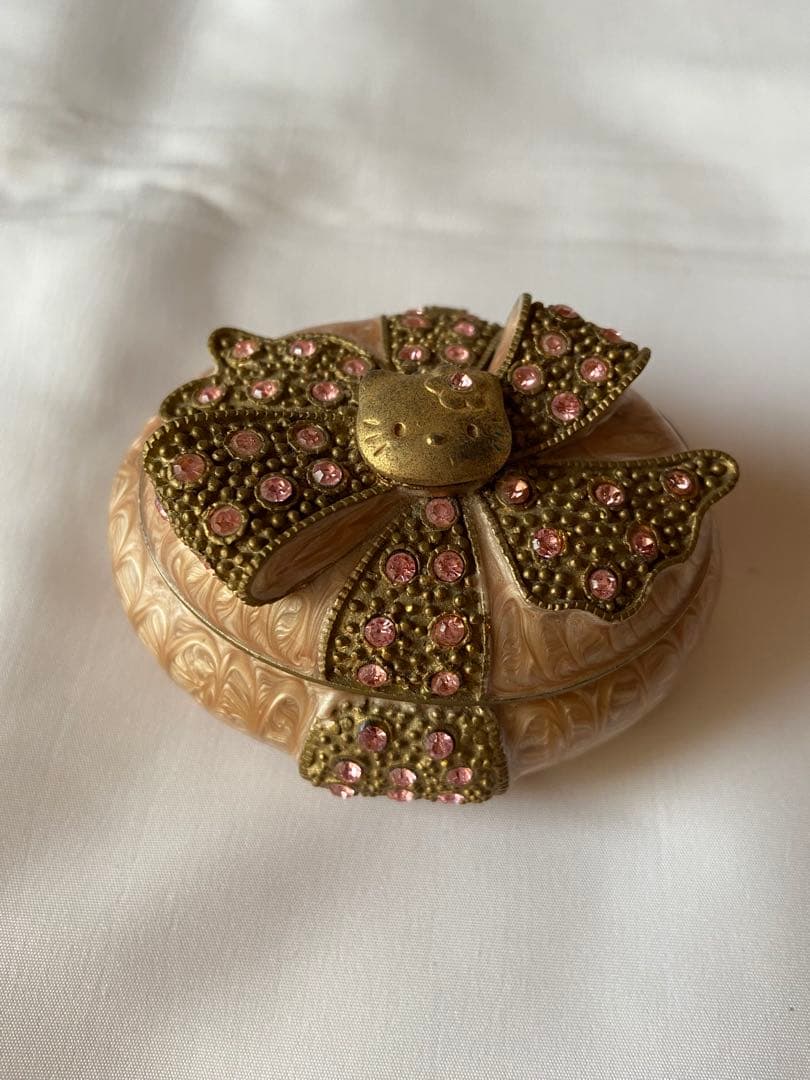 ★超レア★　ハローキティ　リボン型陶器ピンクストーン付小物入れ 　ピンクゴールド