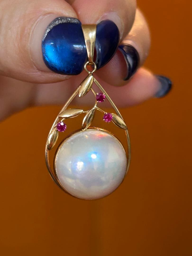 マベパールとルビーのペンダント