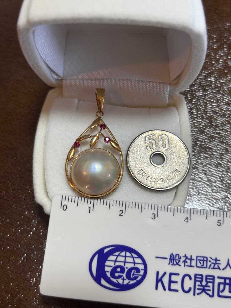 マベパールとルビーのペンダント