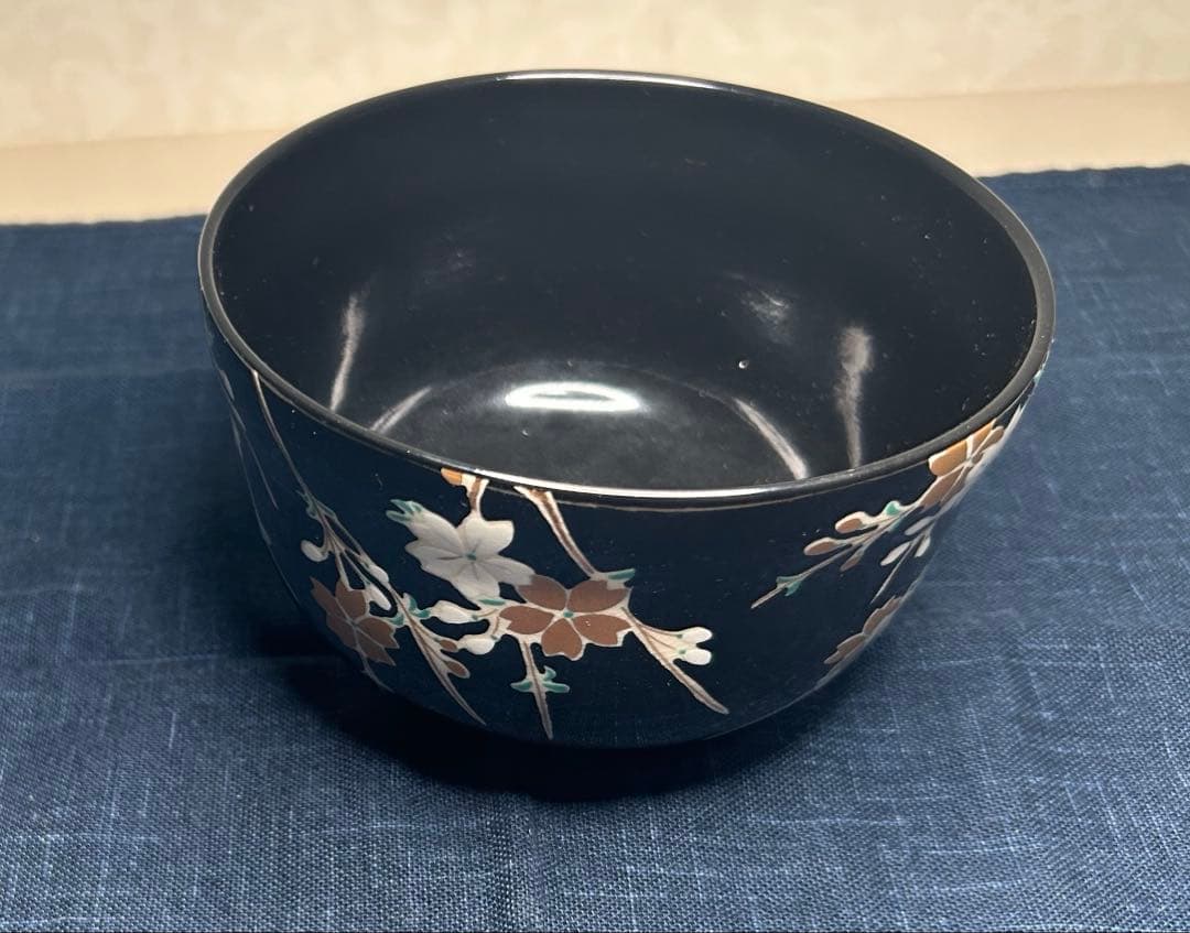 黒茶碗 桜蒔絵風 木箱付き 和食器 お茶碗 飯椀 茶道具