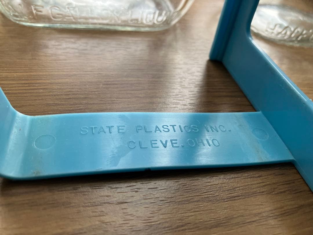 LAWSON’s ガラス瓶 2個セット ブルーキャリーケース付き