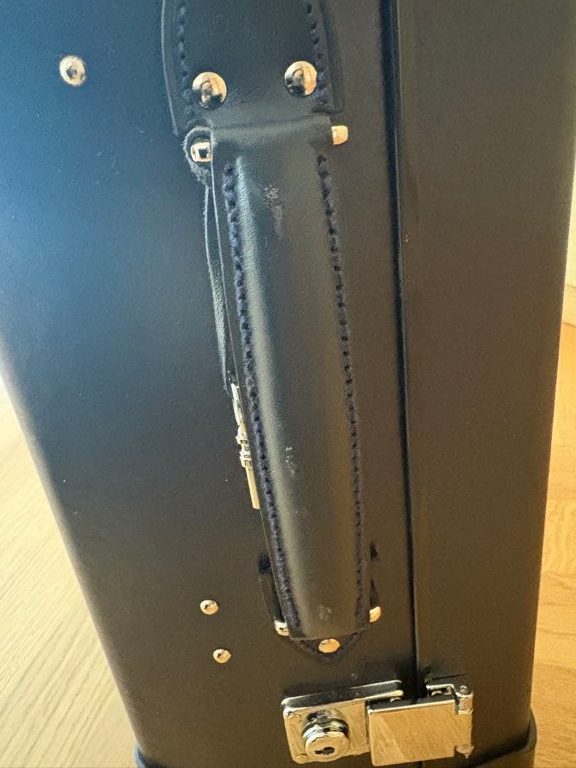 【再度お値下げ・美品】グローブトロッターネイビー2輪