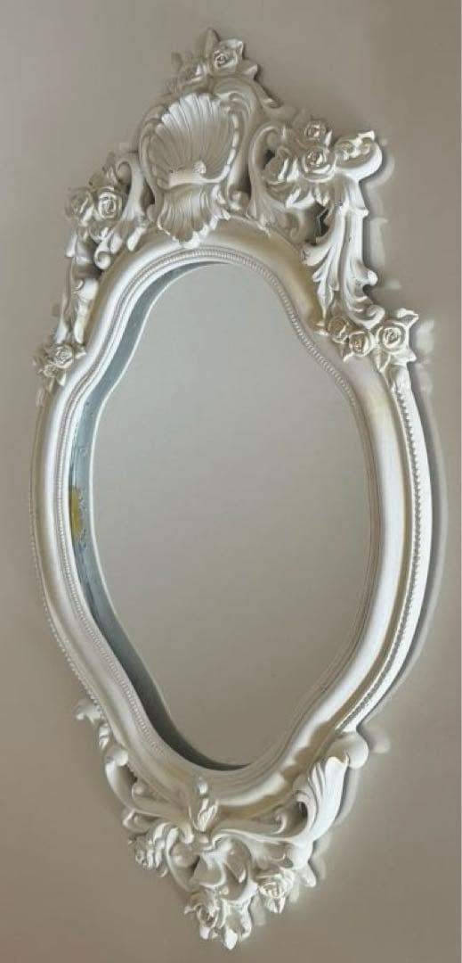 イマンにお似合いアンティーク調ホワイト薔薇壁掛けミラー