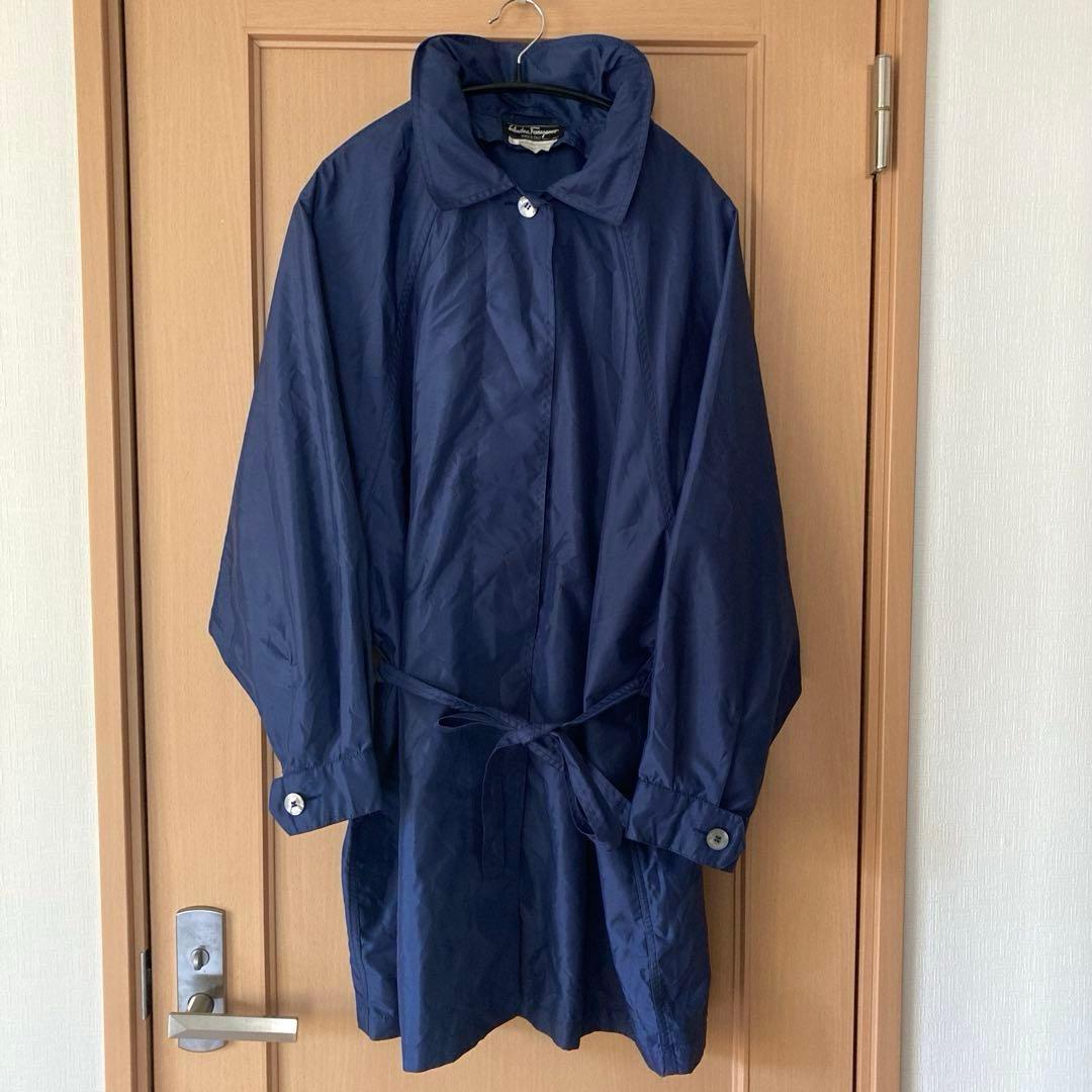 フェラガモ　ネイビー パッカブル　レインコート ベルト付きステンカラーコート
