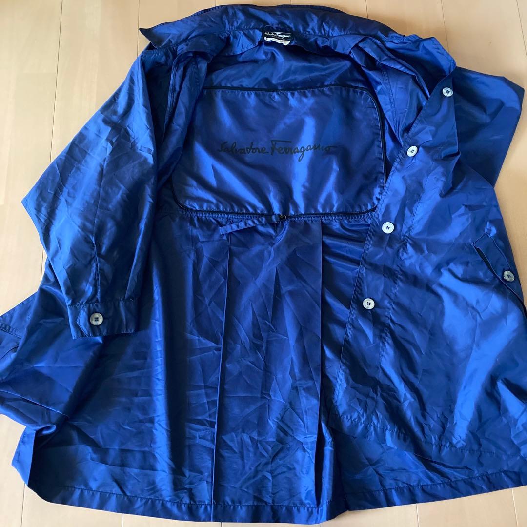 フェラガモ　ネイビー パッカブル　レインコート ベルト付きステンカラーコート