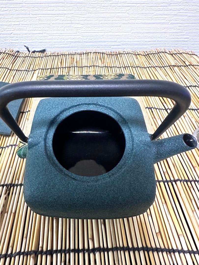 菊地保寿堂奥山清行デザインティーポットよほうＳ　鉄瓶敷きおりがみ　南部鉄瓶
