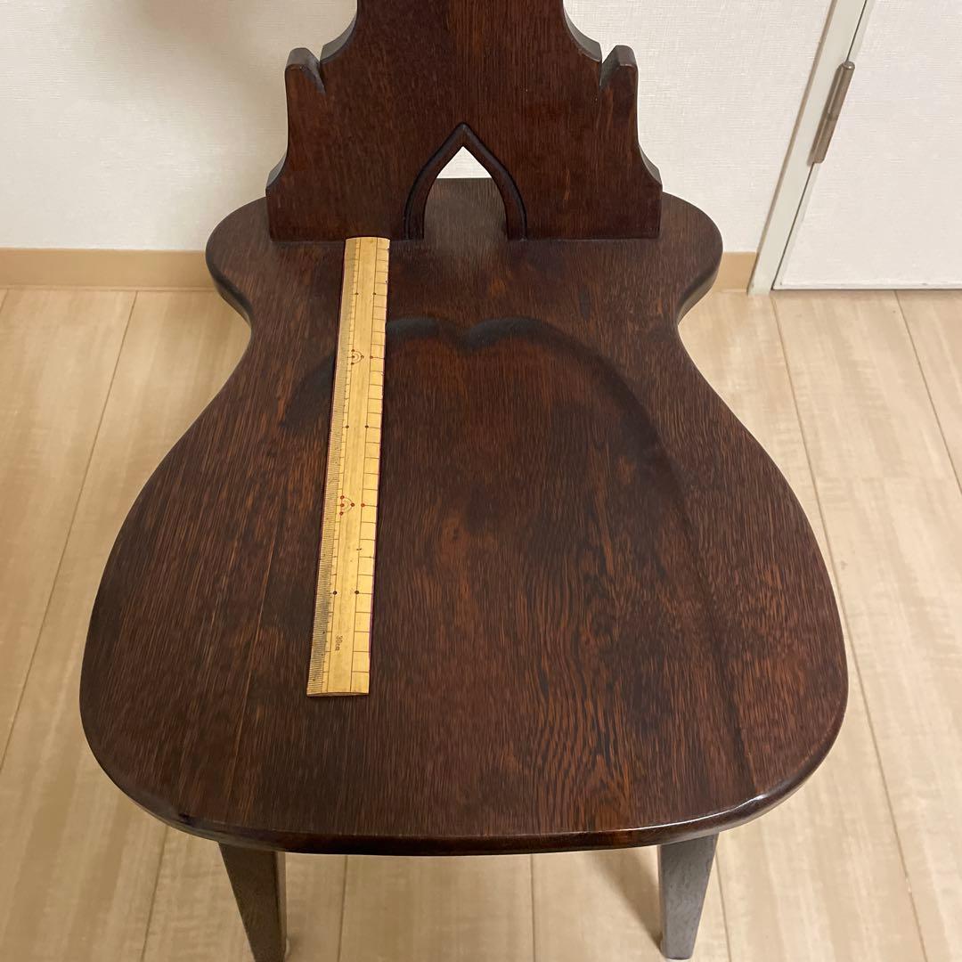 ハート型背もたれの木製チェア