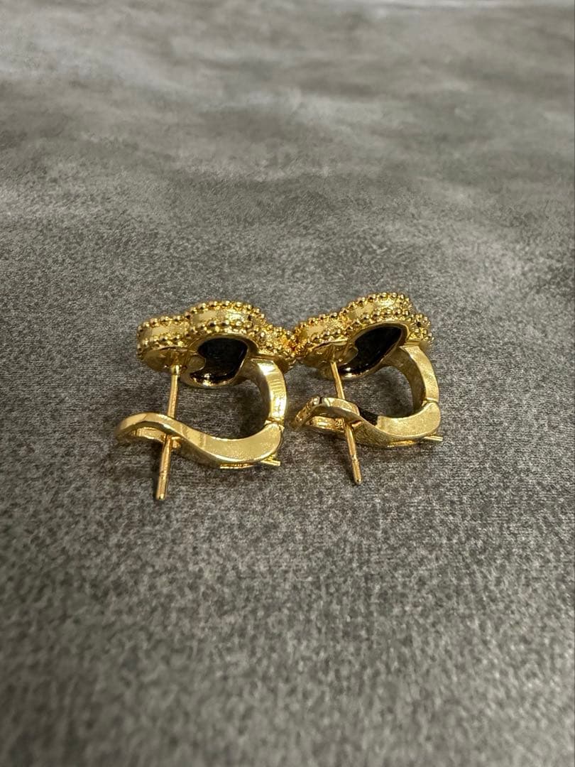 クローバー ピアス オニキス ゴールド