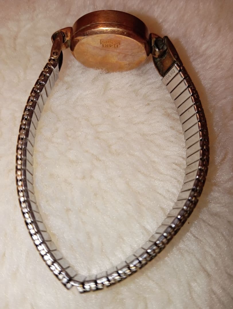 手巻き時計 小型　アンティーク裏蓋14金刻印です　ガラス無しです