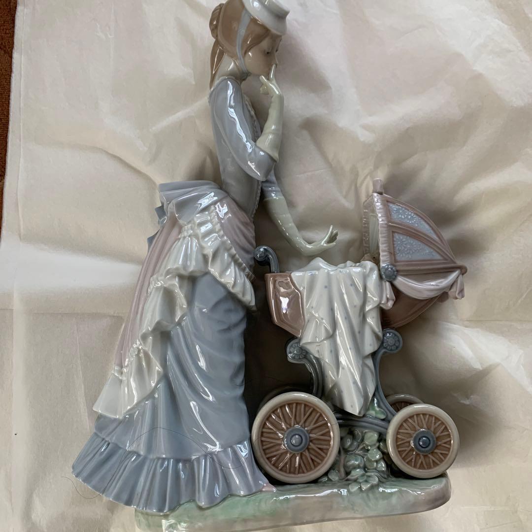 リアドロ　陶器製 赤ちゃんの 外出