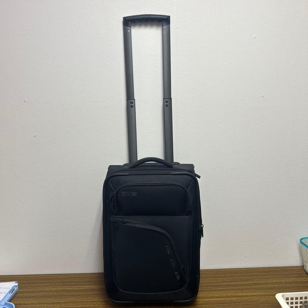  ブラックキャリーケース 伸縮式ハンドル付き　スーツケース