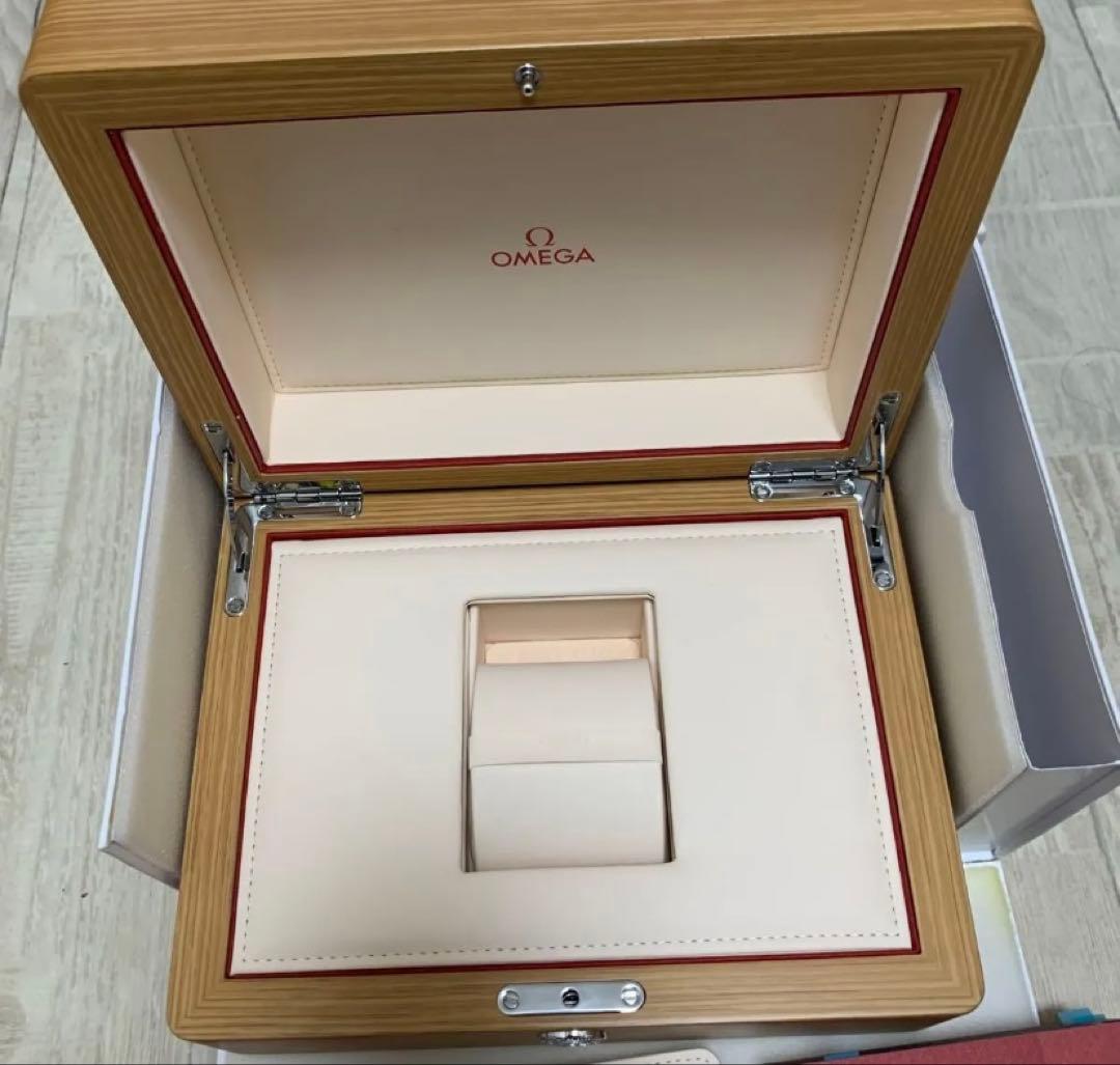 OMEGA 時計 オリジナルボックスと付属品