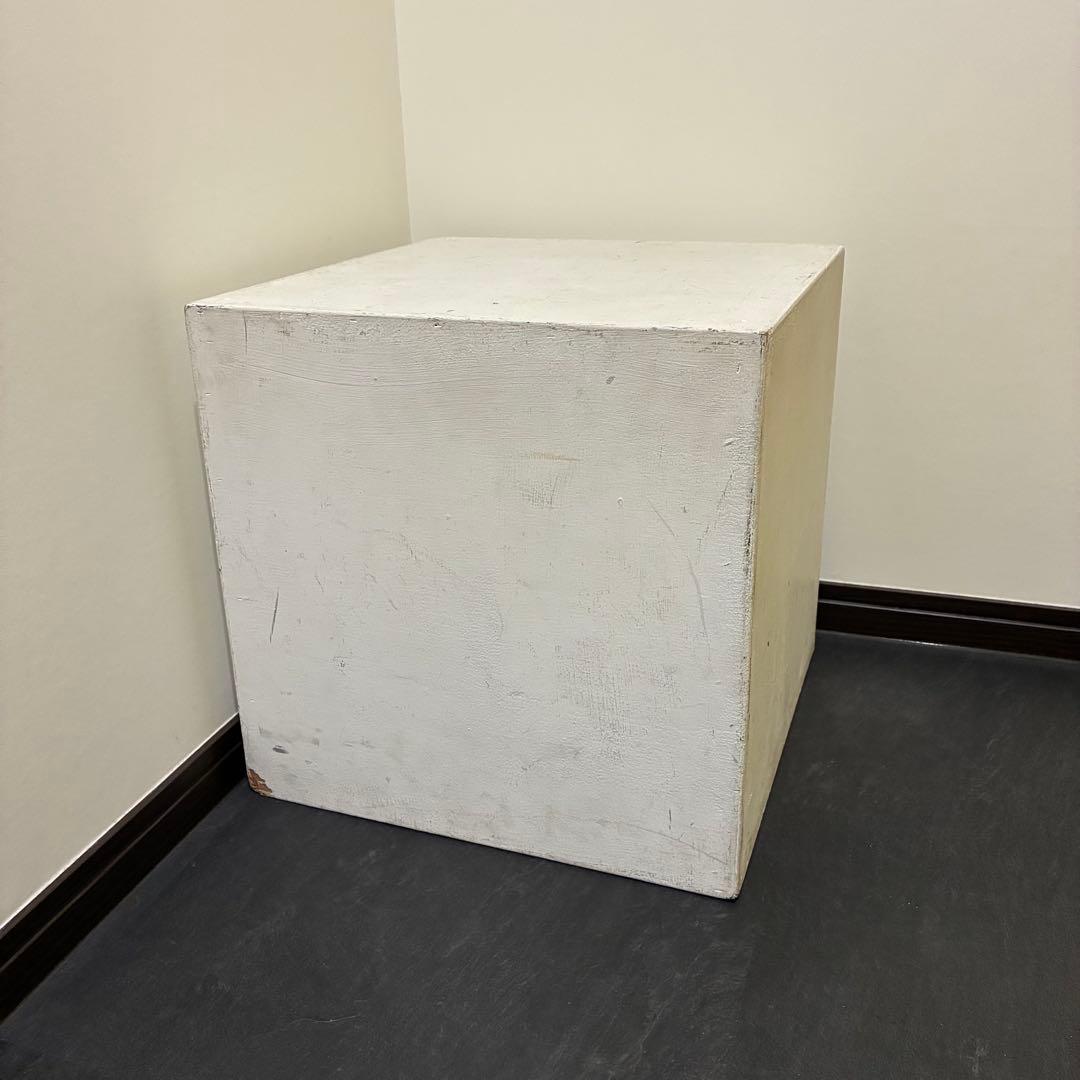 白ペイント キューブ型木箱　展示台 スツール 椅子 オブジェ 古道具