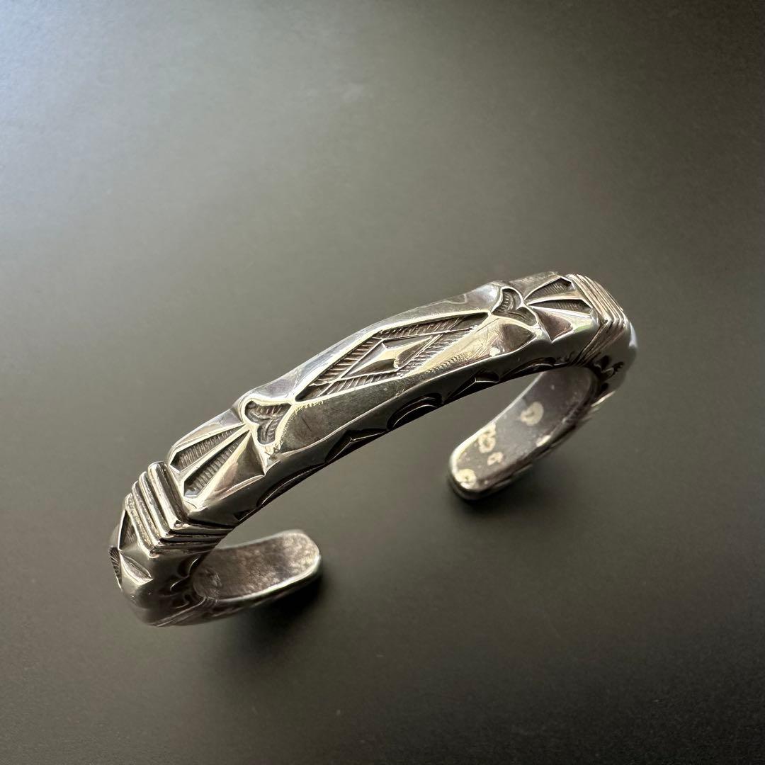 Navajo Thomas Curtis スタンプワーク ヘビーゲージ　バングル