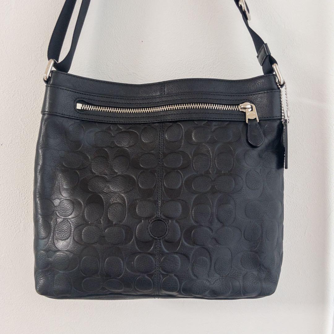 COACH ブラック レザー メッセンジャーバッグ　エンボス　本革　ショルダー