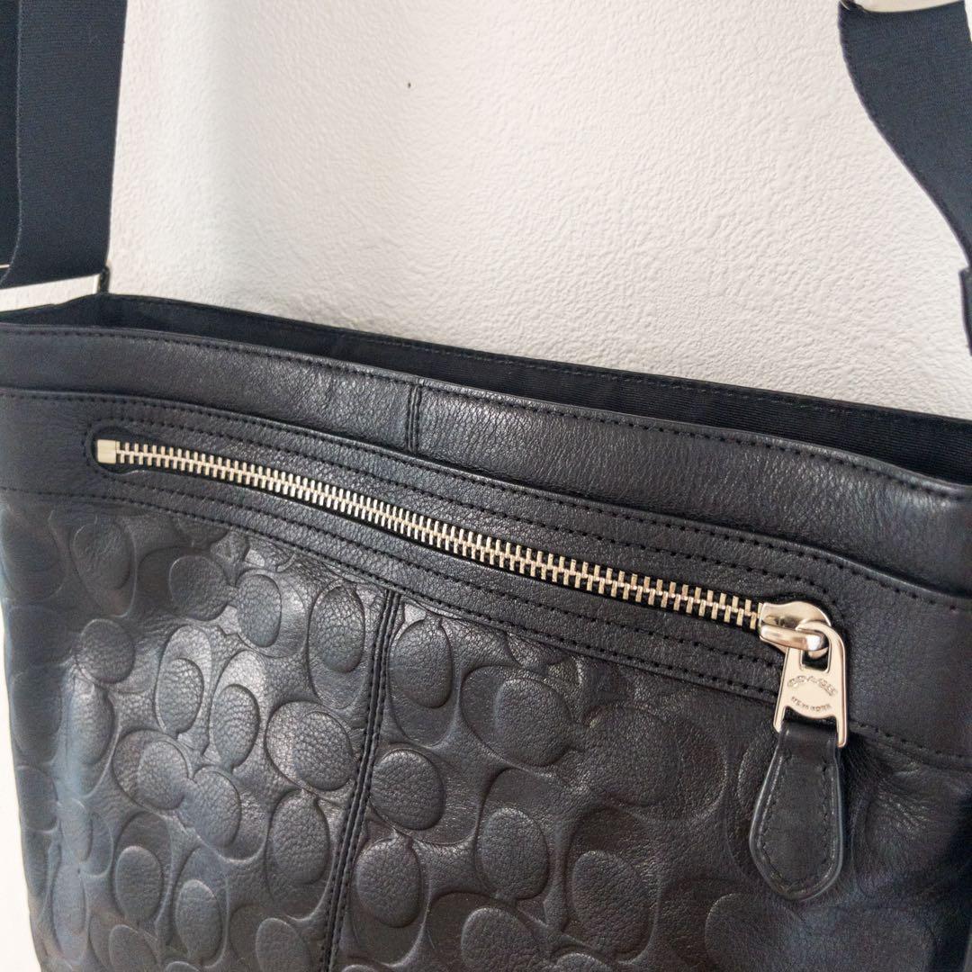 COACH ブラック レザー メッセンジャーバッグ　エンボス　本革　ショルダー