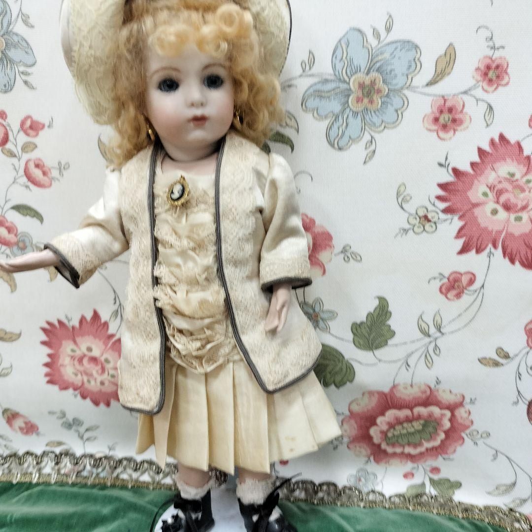 ビスクドール　ハンドメイドの磁器陶器製人形