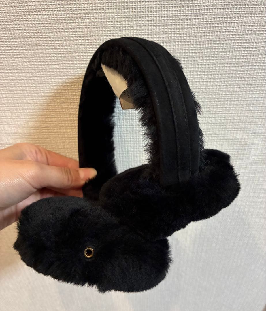 新品同　UGG アグ　ムートン耳当て　イヤー マフラー　イヤホン付　黒