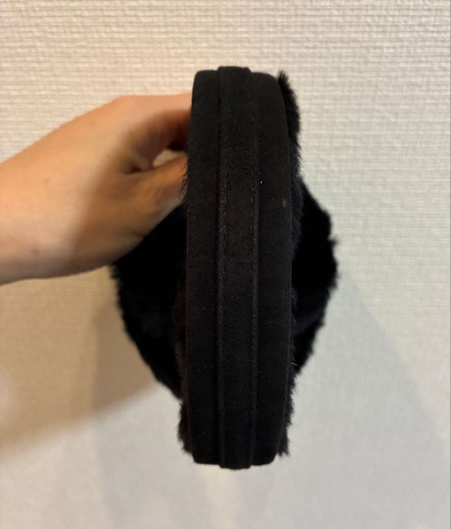 新品同　UGG アグ　ムートン耳当て　イヤー マフラー　イヤホン付　黒