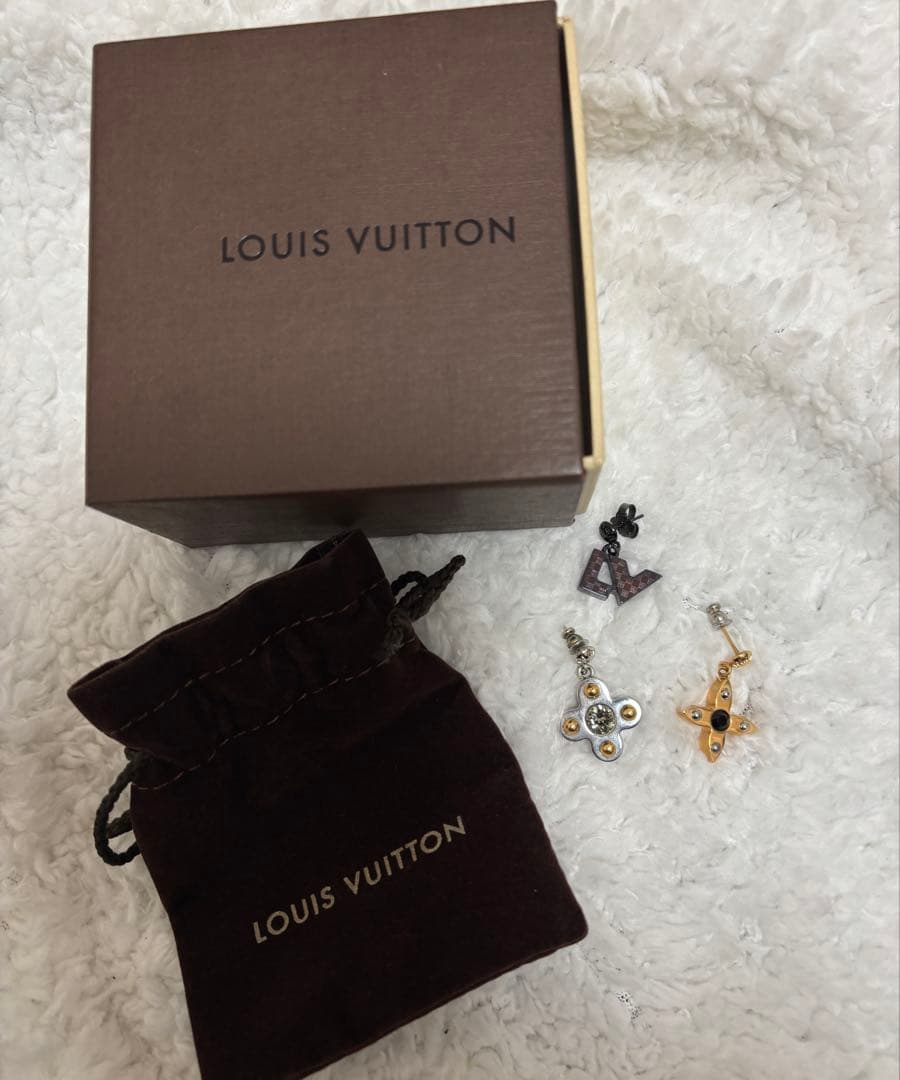 まいくろルイヴィトン ブックルドレイユ ラブレターズ ピアス