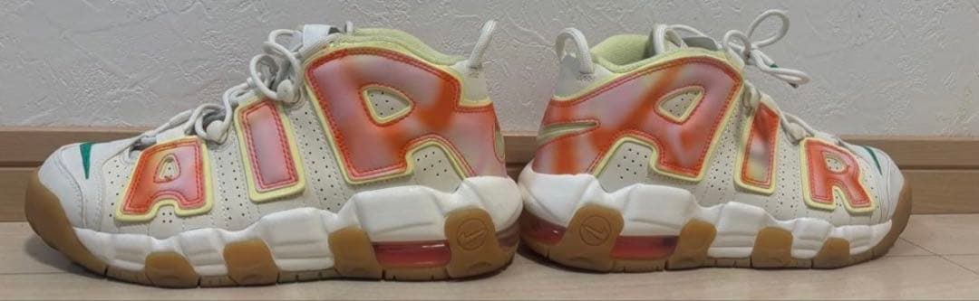 FB7702-100 NIKE モアアップテンポ 23.5cm GS モアテン