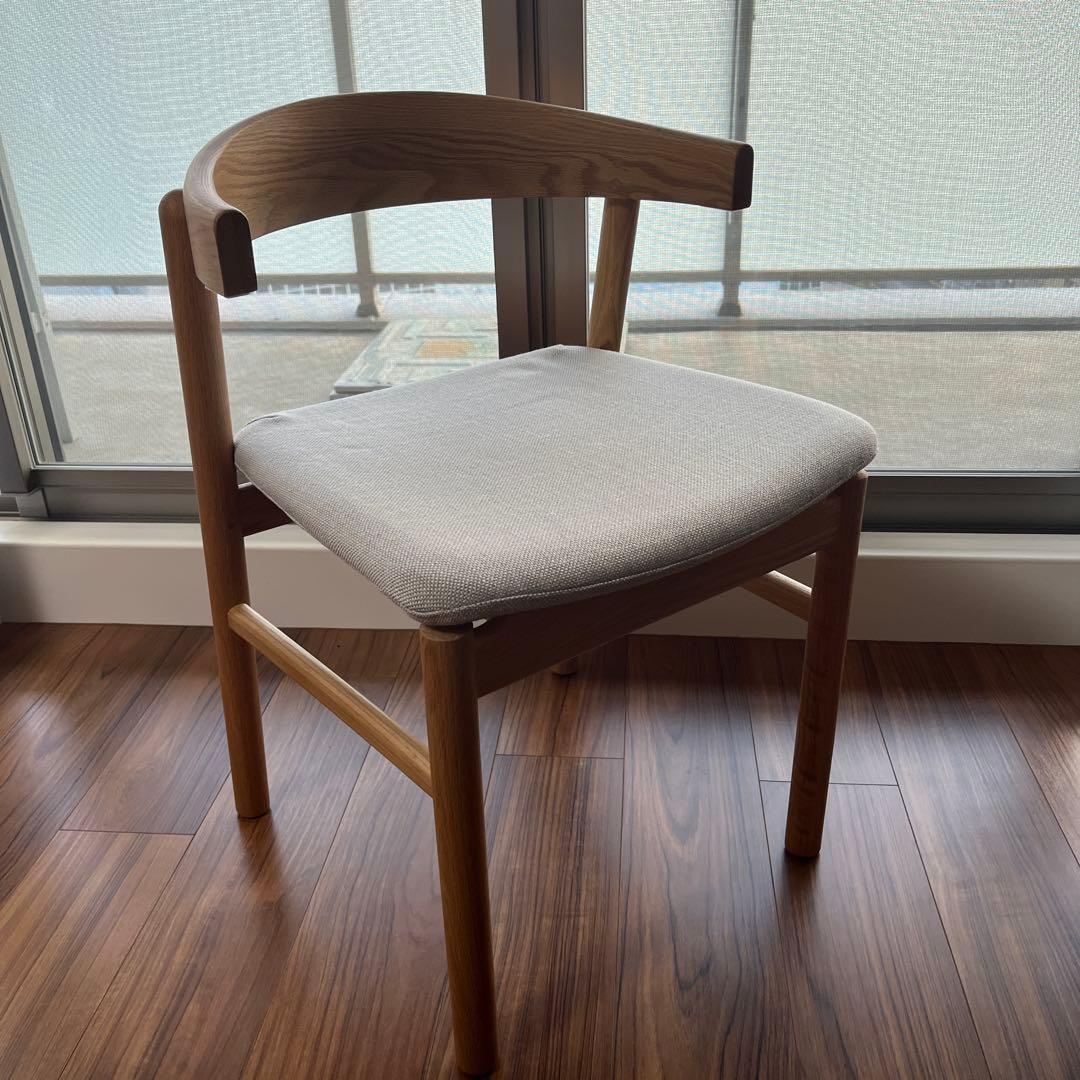 ウニコ　チェアー